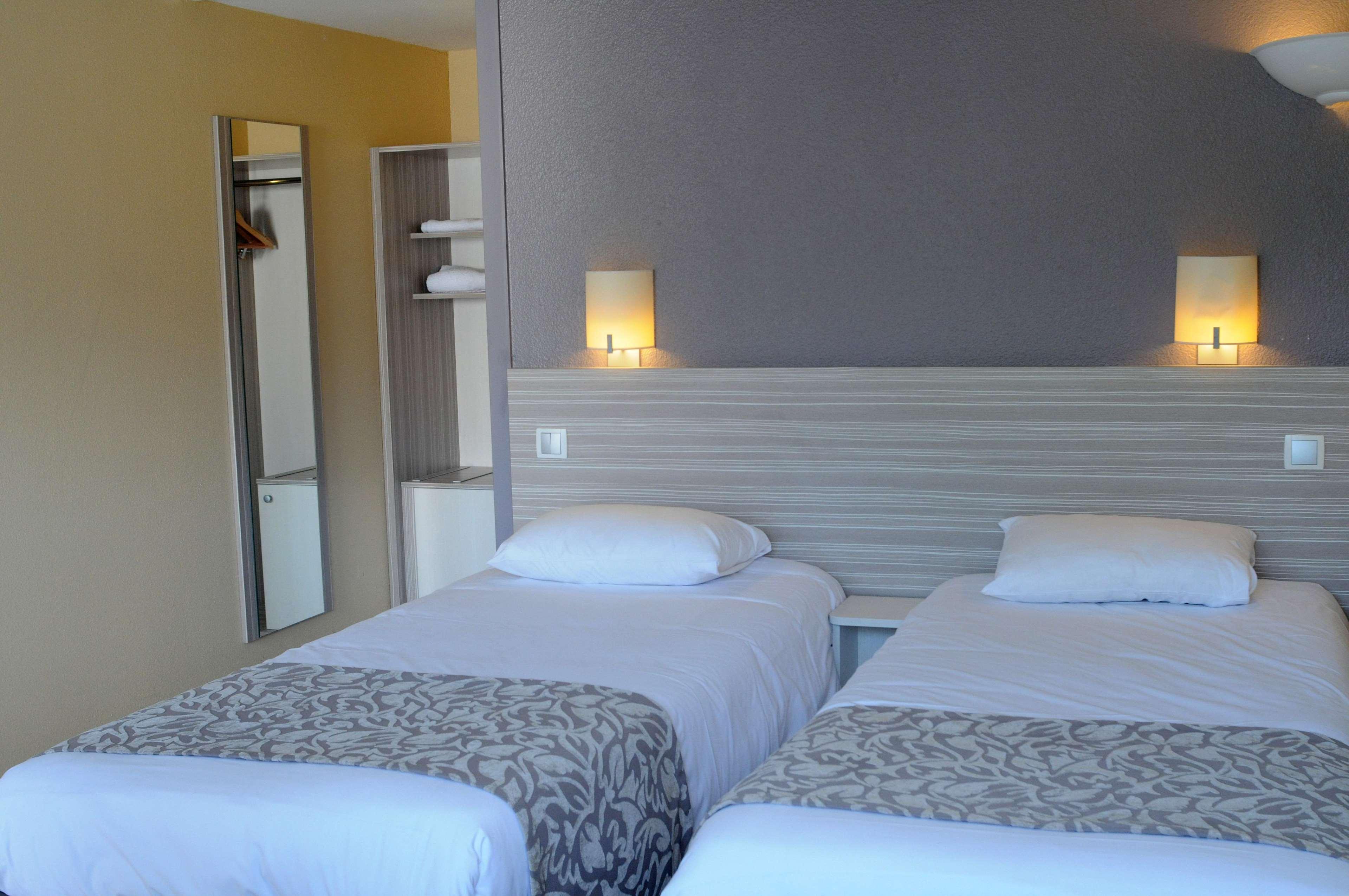 Kyriad Bellegarde - Geneve Chatillon-en-Michaille Room photo