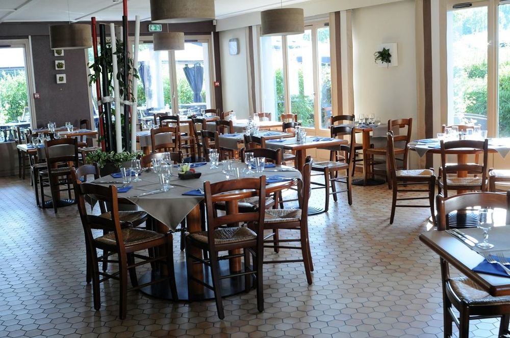 Kyriad Bellegarde - Geneve Chatillon-en-Michaille Restaurant photo